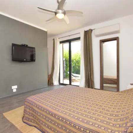 Acasadilou Villa *