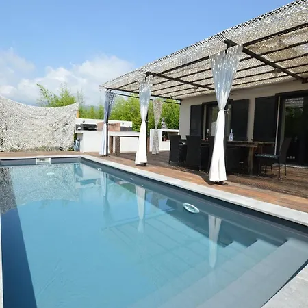 Acasadilou Villa *